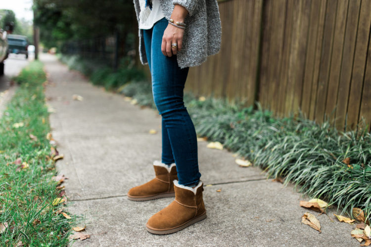 How to wear a blanket scarf on Glitter & Gingham, Koolaburra by UGG, Lou & Grey Cardigan, How to tie a blanket scarf