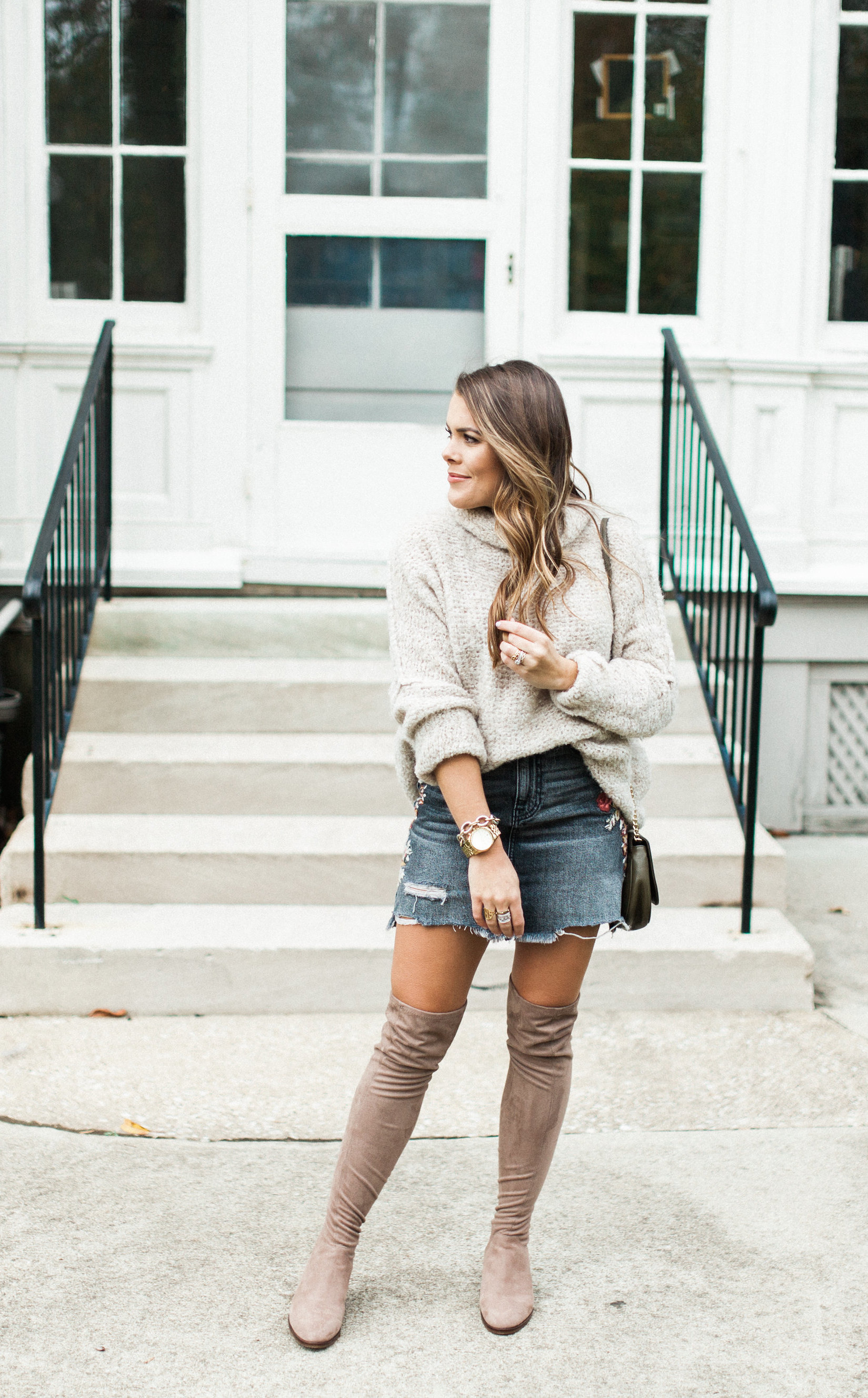 fall outfits with denim skirt