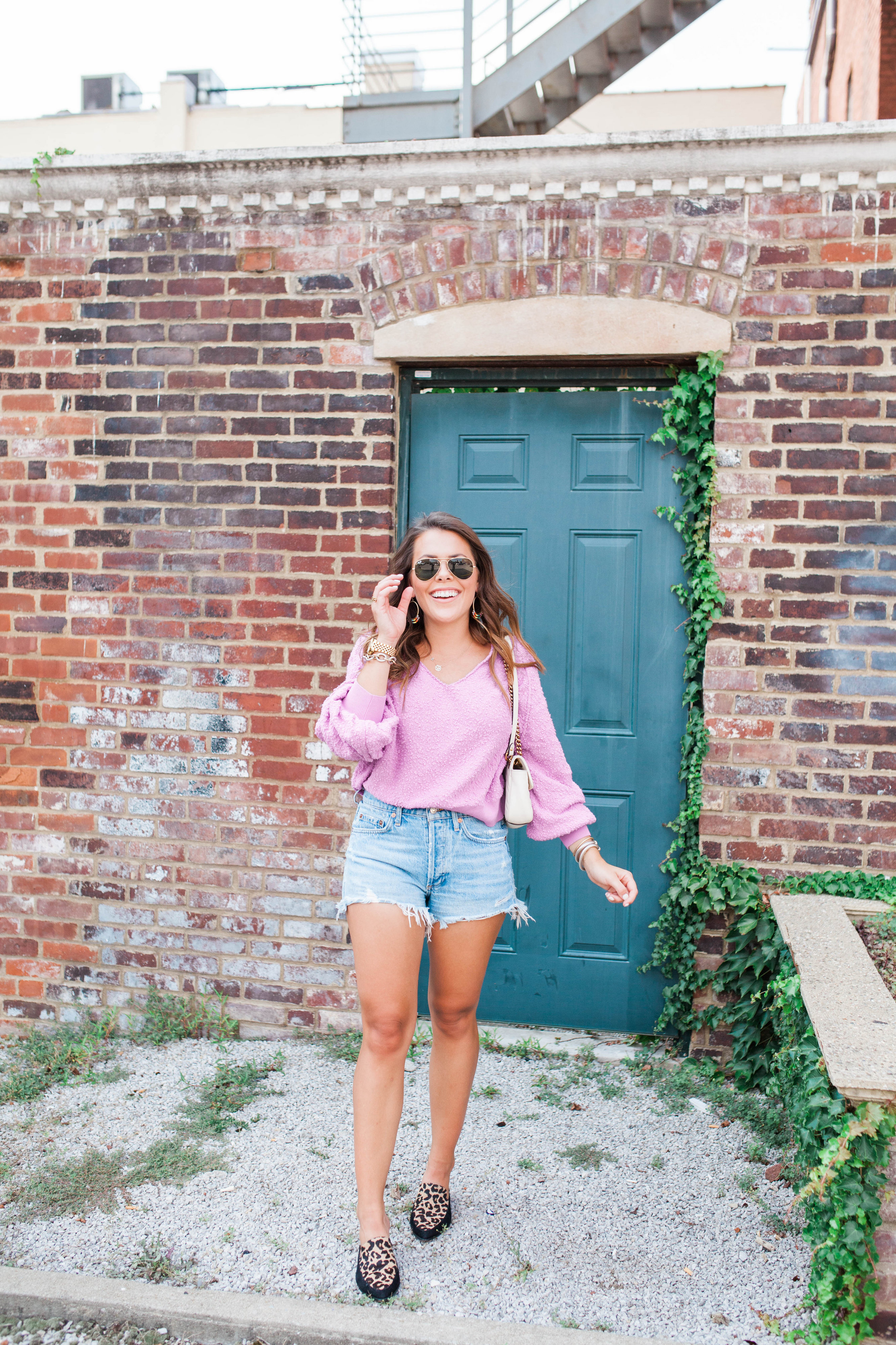 Pink denim shorts, summer outfits, casual style in 2023