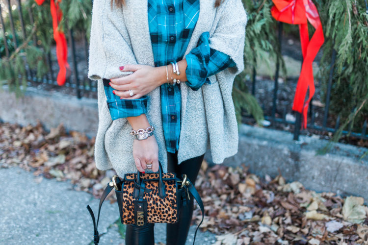 Holiday Plaid Shirt / Festive Outfit Inspo